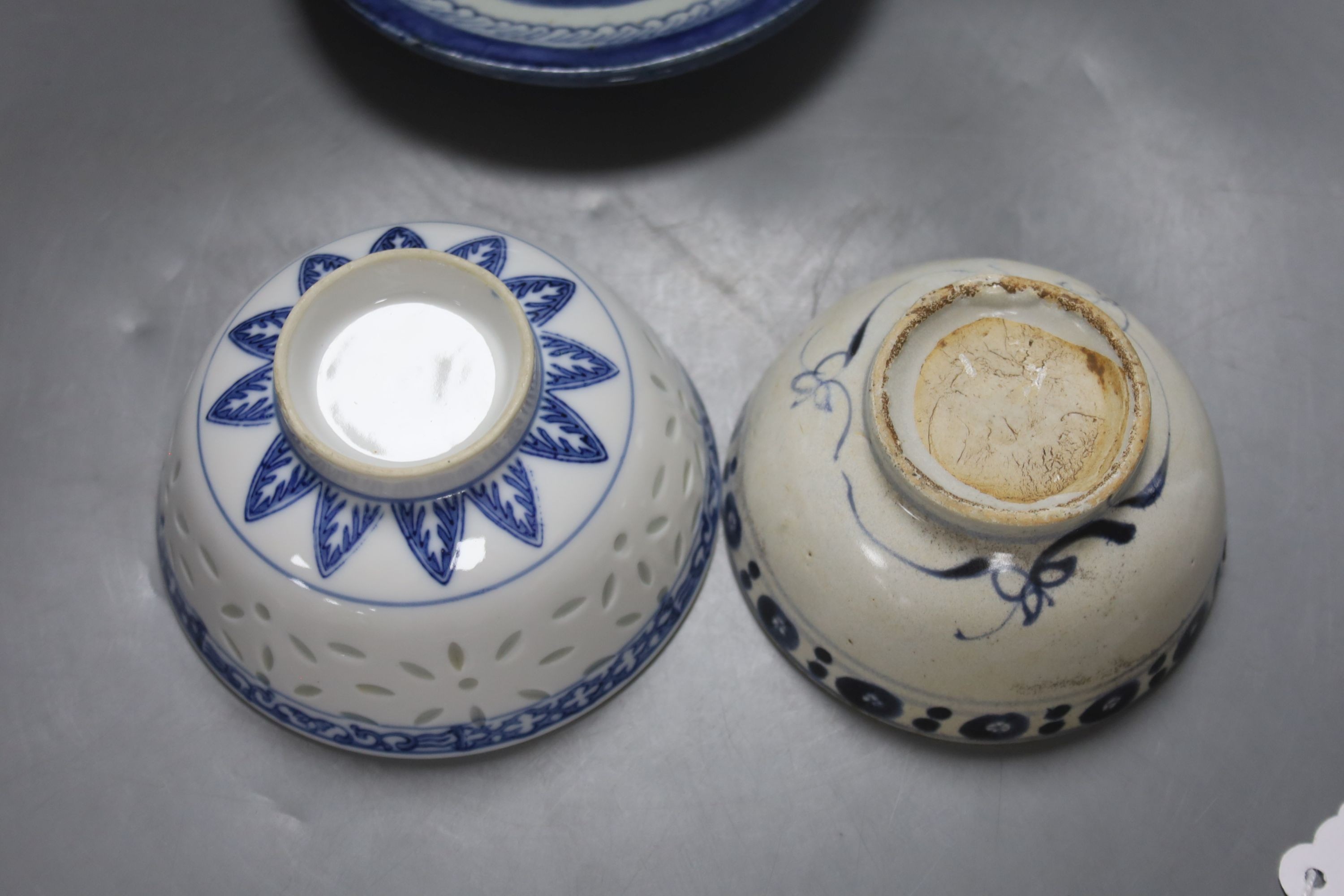 Four 19th century Chinese blue and white plates and two bowls, plates 15 cms diameter.